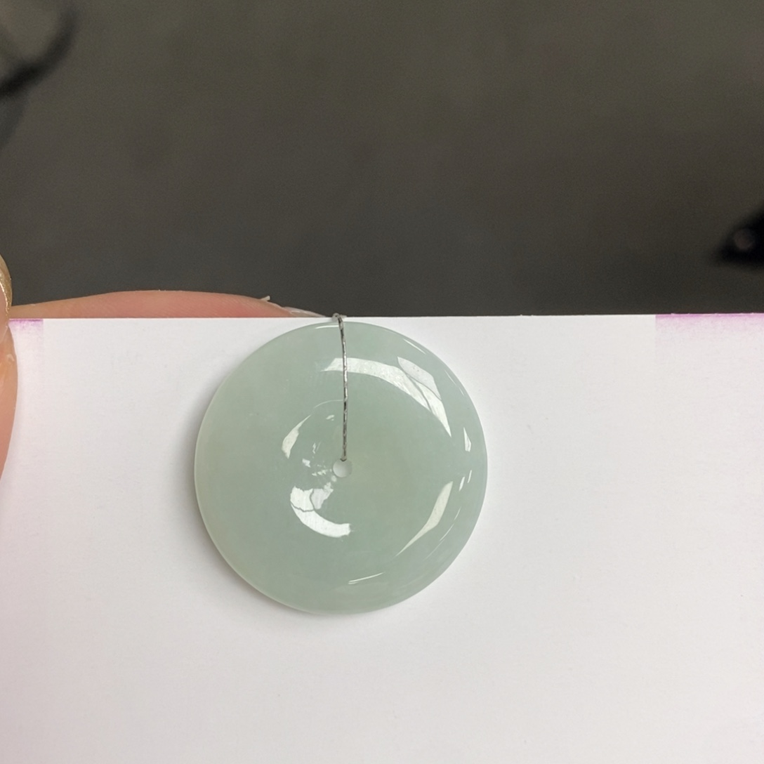 翡翠颈饰未镶嵌平安扣