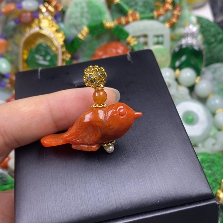 翡翠未镶嵌吊坠(赠链)