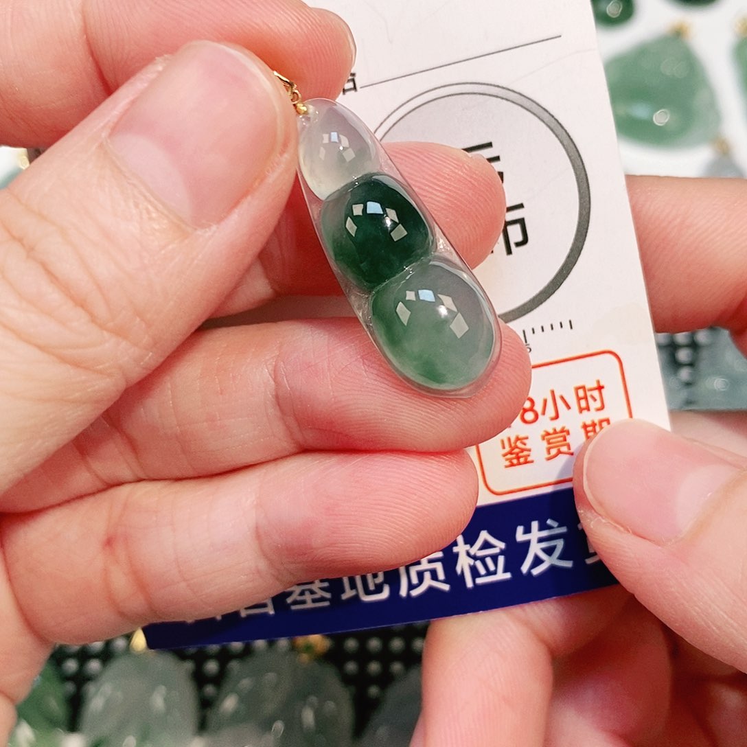 翡翠颈饰18K金镶嵌吊坠