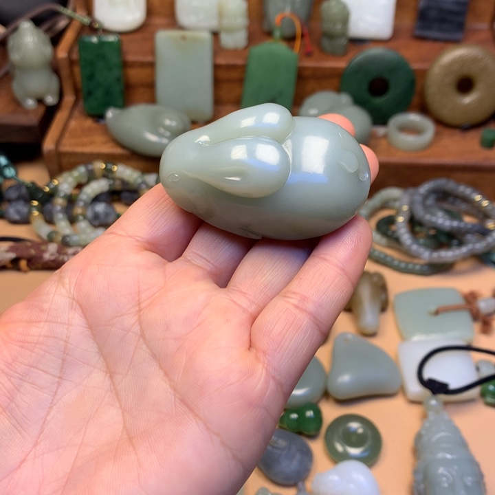 水***月和田玉未镶嵌颈饰