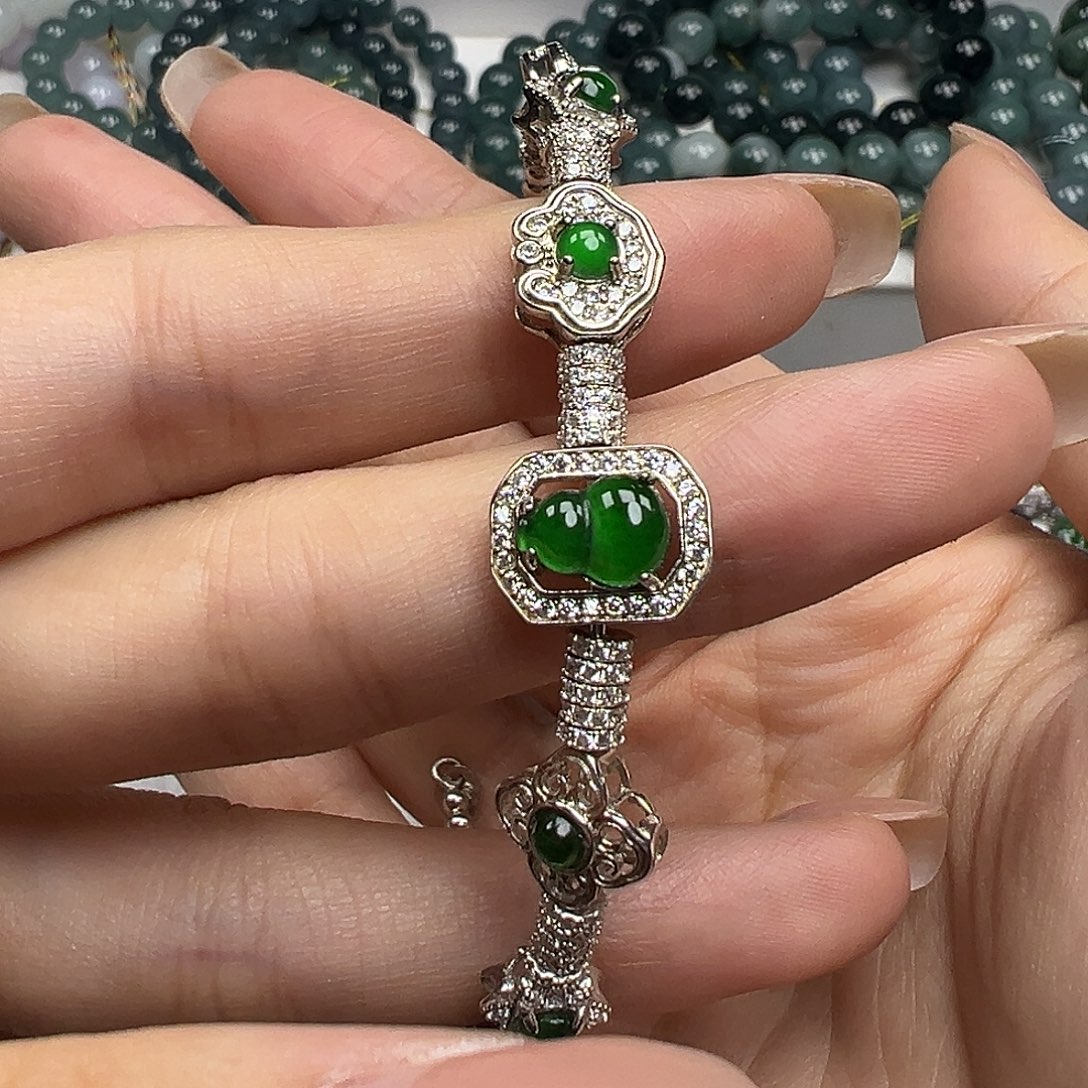 默***翡翠未镶嵌颈饰翡翠自选