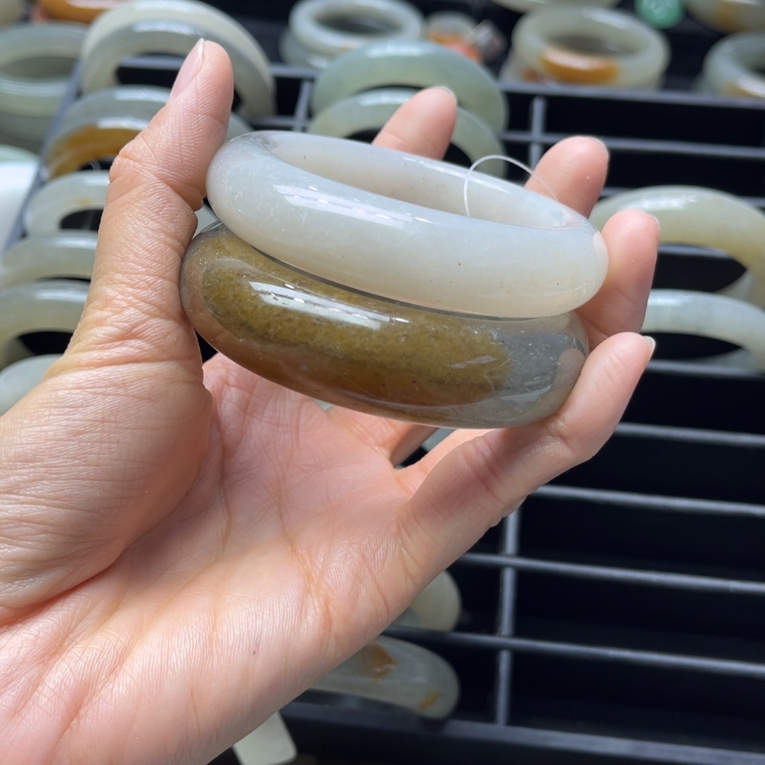 *****石英质玉未镶嵌手镯