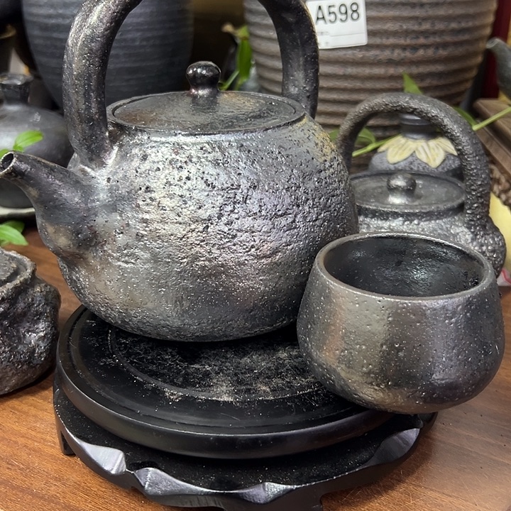 不***晚白膳泥和独连碳荥经黑砂提梁壶一把