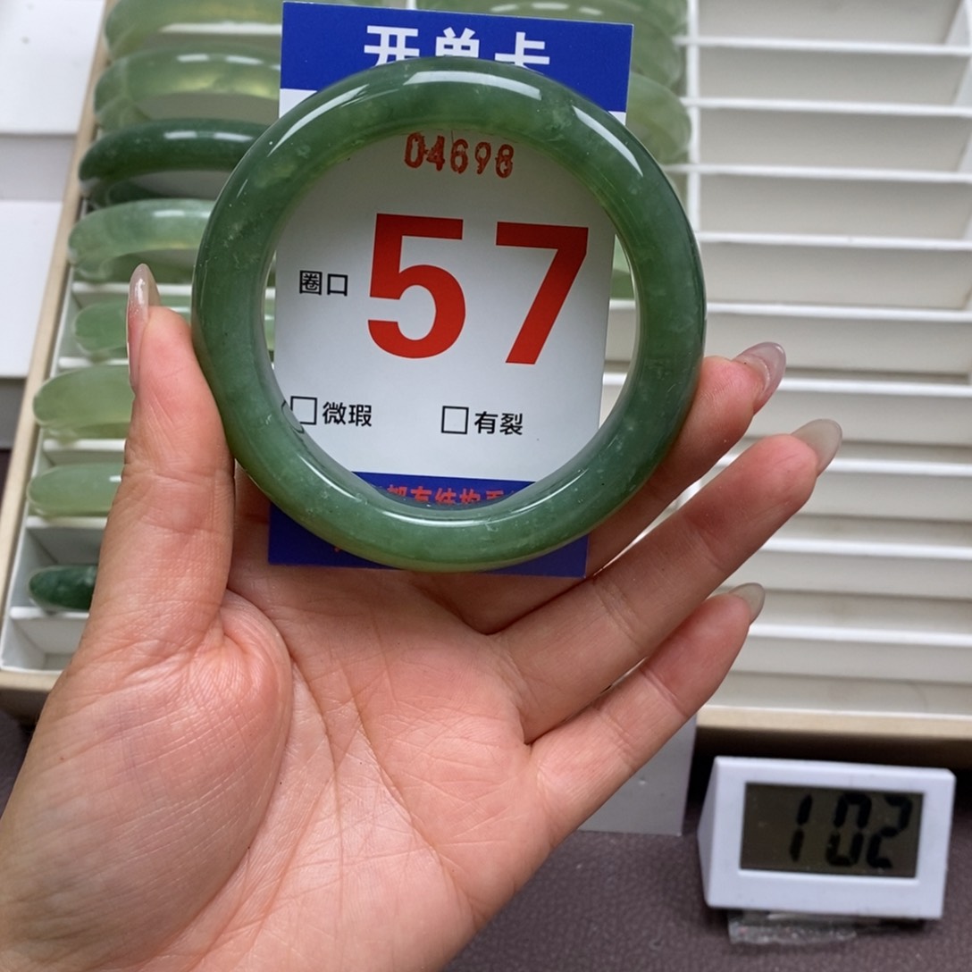 岫玉手镯未镶嵌我
