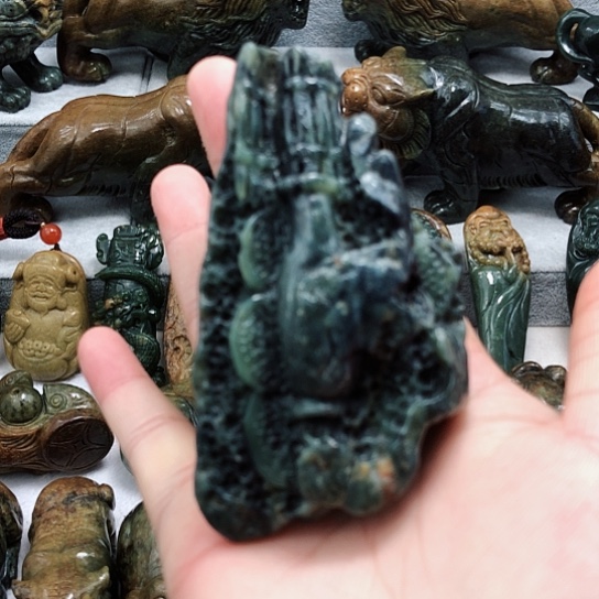 岫岩河磨玉（透闪石质玉）把件未镶嵌