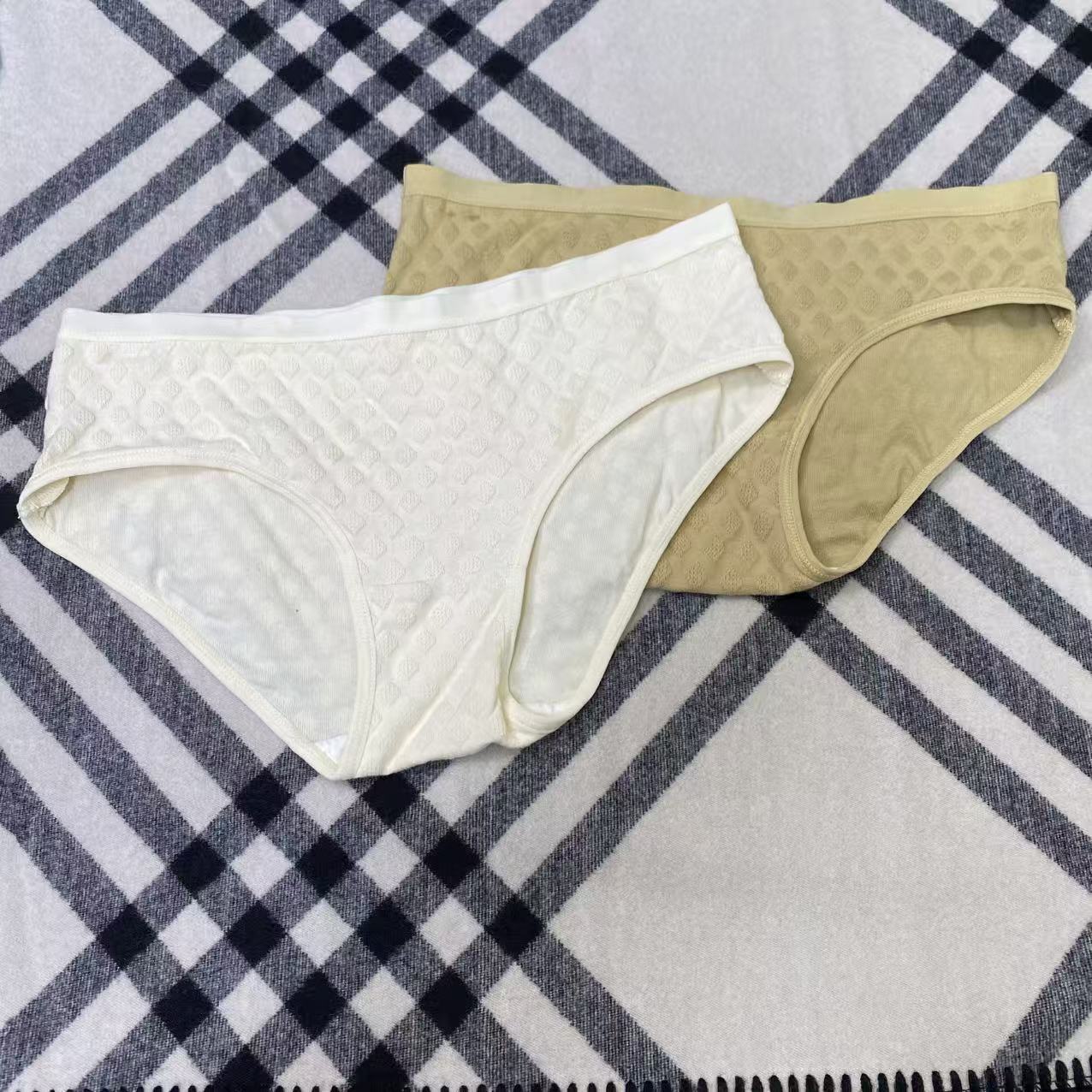 95%棉女士舒适柔软亲肤低腰5条女士内裤Y1190（颜色安排着来）