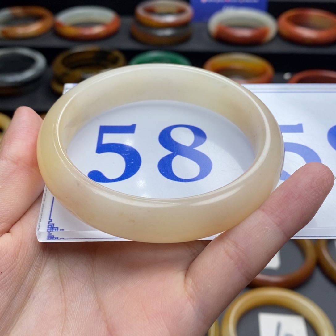 石英质玉（黄龙玉）手镯未镶嵌