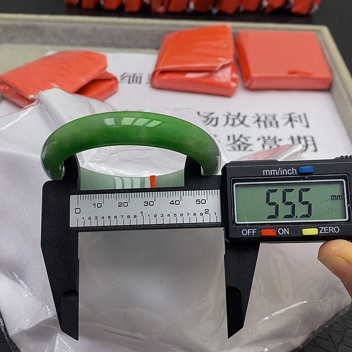 翡翠未镶嵌手镯精美