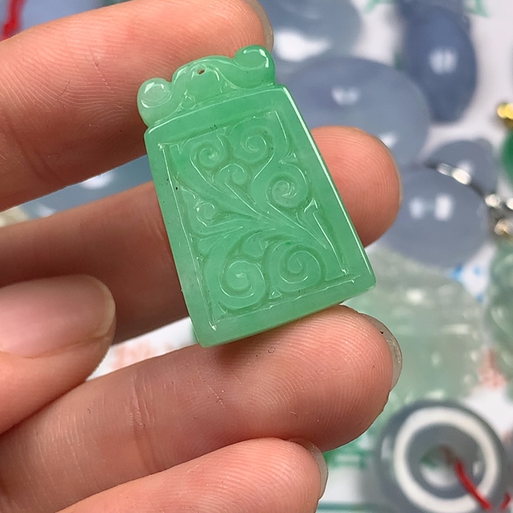翡翠未镶嵌颈饰翡翠