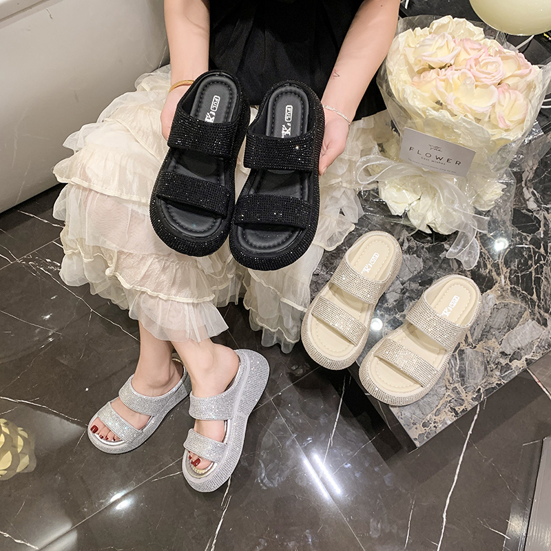 夏季孤品女鞋2025新款休闲凉鞋