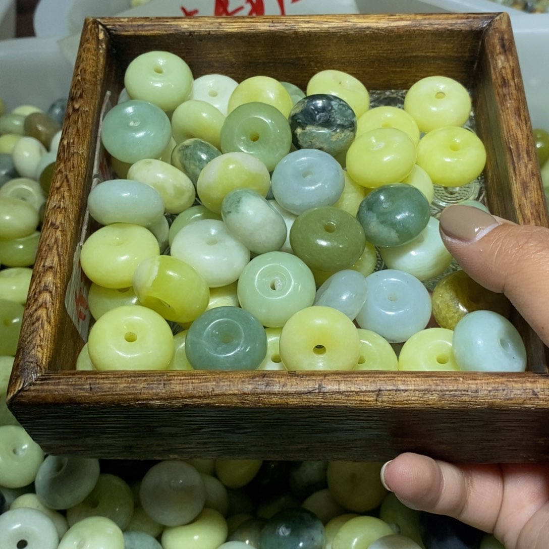 合金蛇纹石玉颈饰131