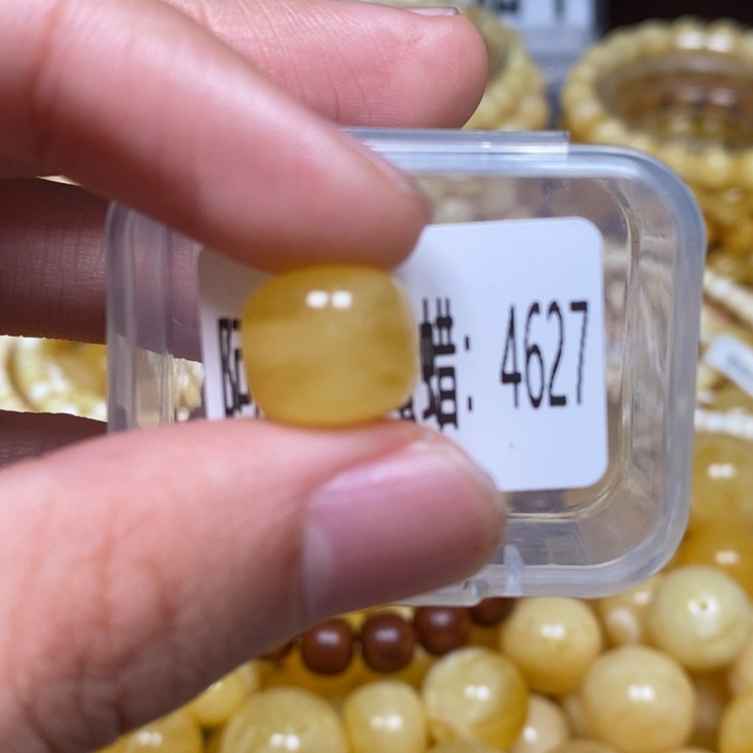 蜜蜡未镶嵌珠宝奇石4627