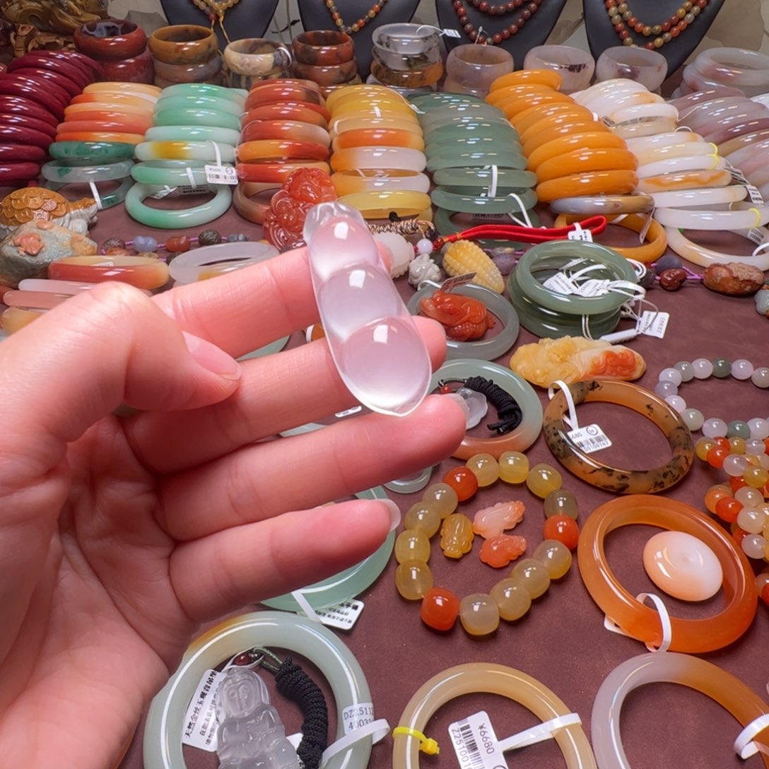 猫***丫石英岩玉未镶嵌手镯