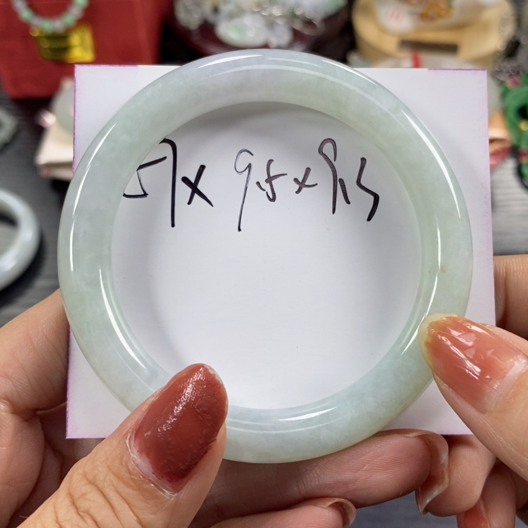 翡翠手镯未镶嵌天然翡翠