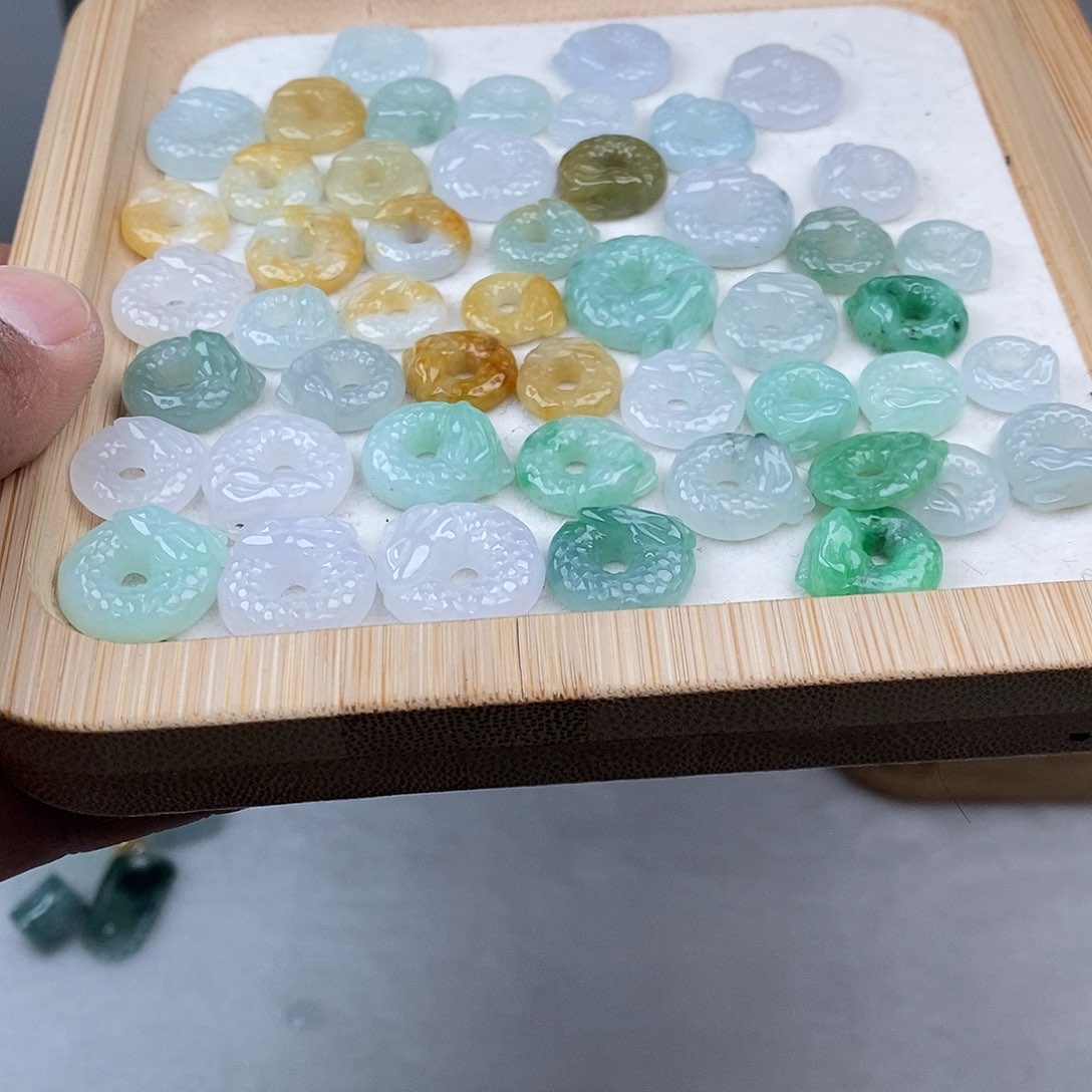 翡翠颈饰未镶嵌龙圈50一个