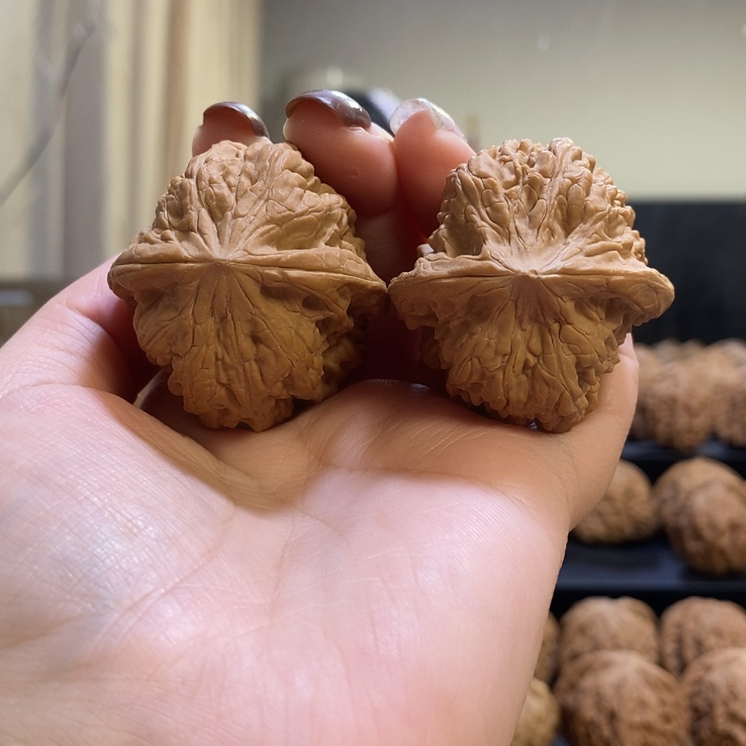 把件文玩核桃40平谷凹底有伤