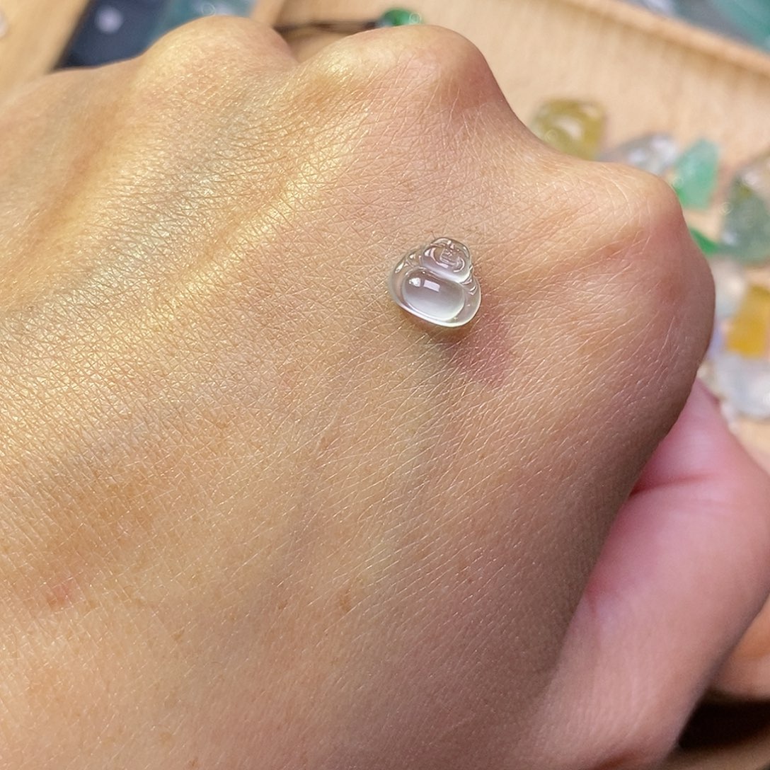 翡翠颈饰未镶嵌花**女翡翠