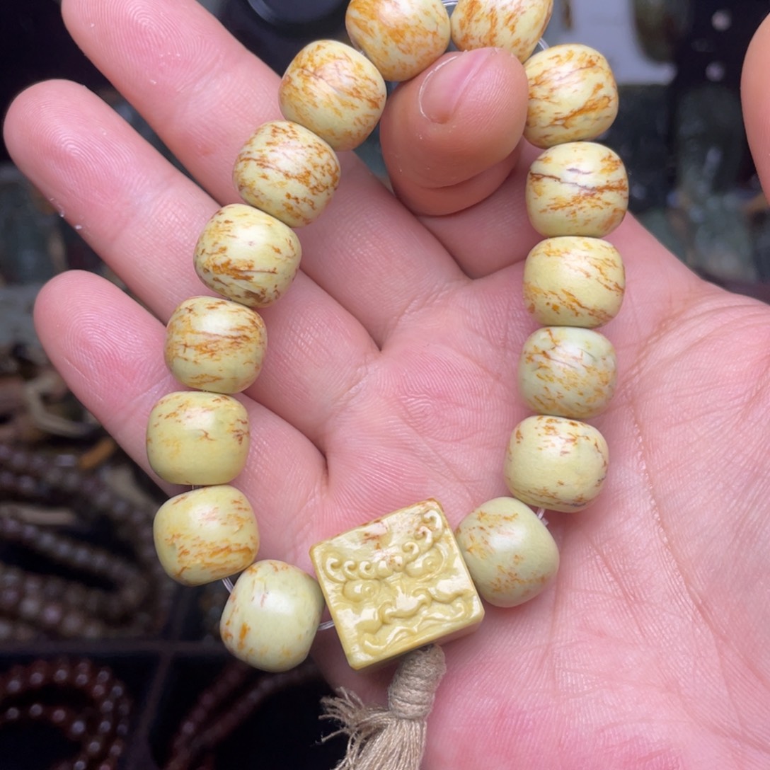 岫岩河磨玉（透闪石质玉）未镶嵌颈饰14×12.5