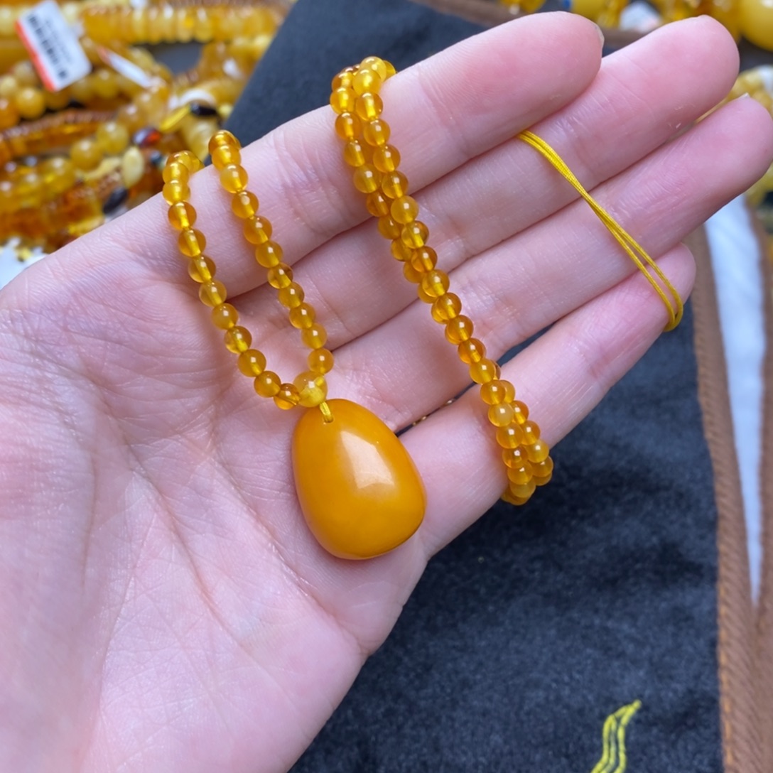 用***8琥珀未镶嵌裸石蜜蜡