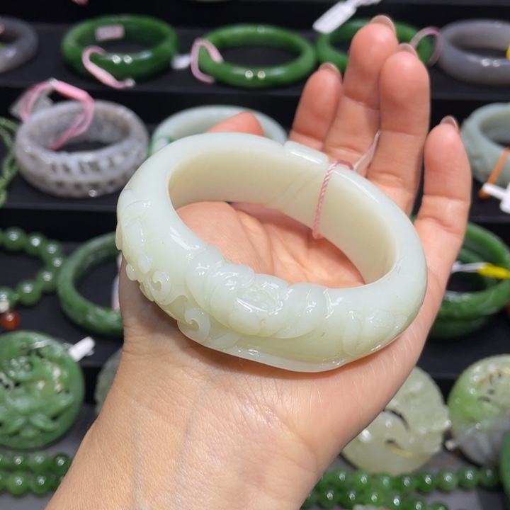 和田玉手镯56圈口 编号67未镶嵌