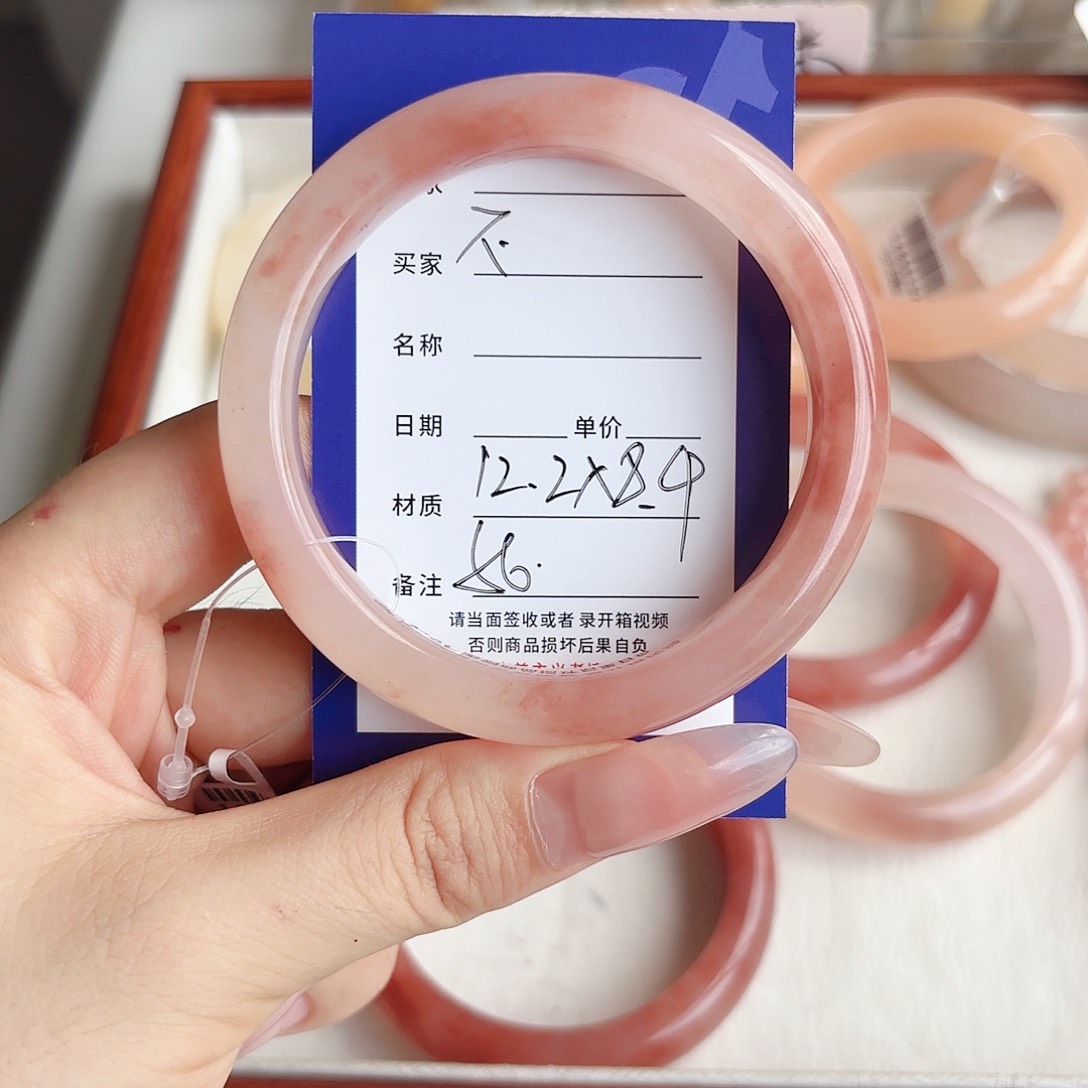 不****石英质玉手镯未镶嵌