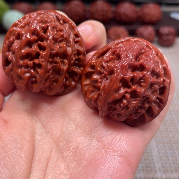 奥***奥把件桃核三角白文玩核桃