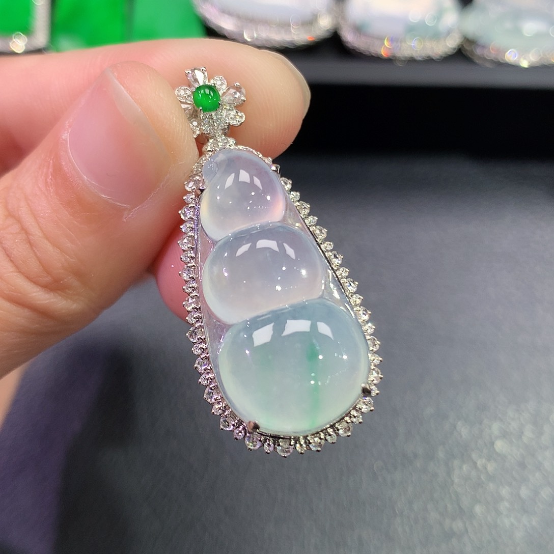 翡翠18K金镶嵌吊坠(赠链)