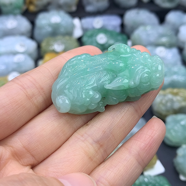 翡翠未镶嵌颈饰天然缅甸A货翡翠貔貅吊坠