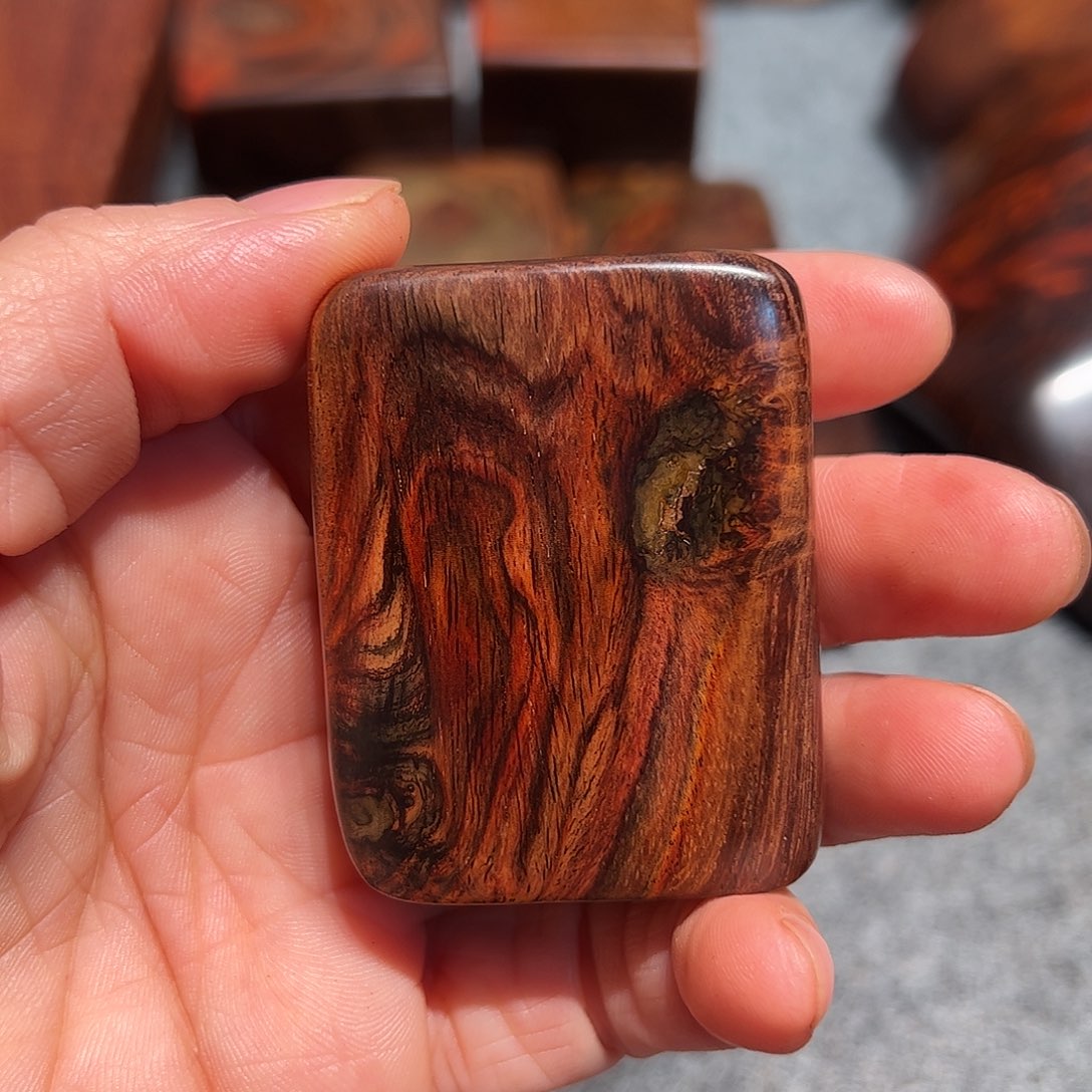 ****雲交趾黄檀（大红酸枝）