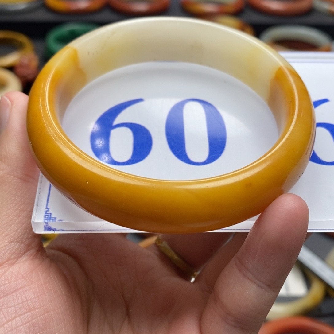 石英质玉（黄龙玉）手镯微瑕未镶嵌