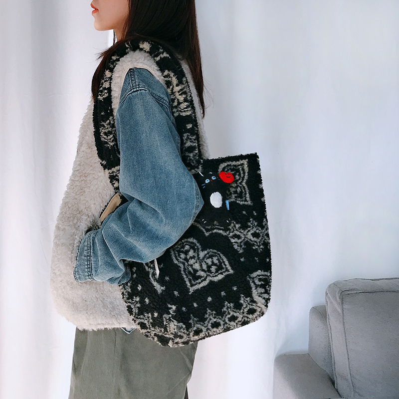 三色补丁黑色生命力布袋印花休闲时尚托特包百搭小众风毛绒单肩包