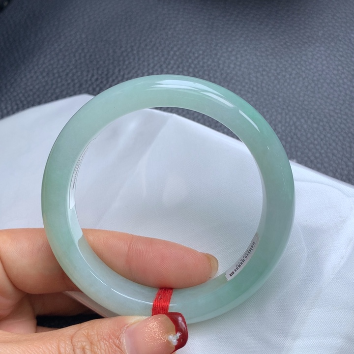 翡翠手镯未镶嵌翡翠手镯未镶嵌