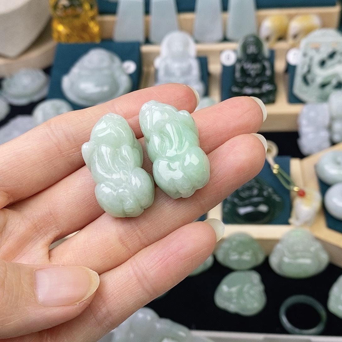 翡翠未镶嵌颈饰貔貅发货发其一