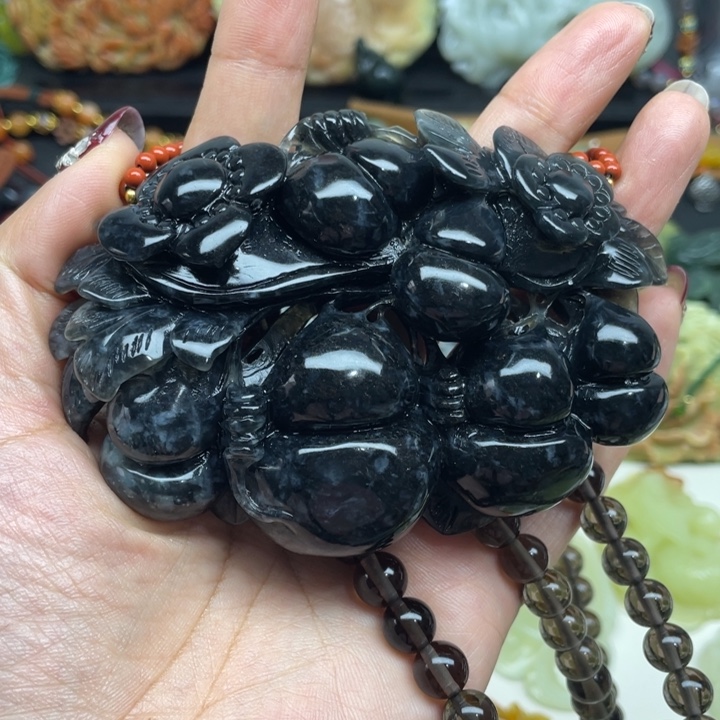 用***洋蛇纹石玉未镶嵌颈饰