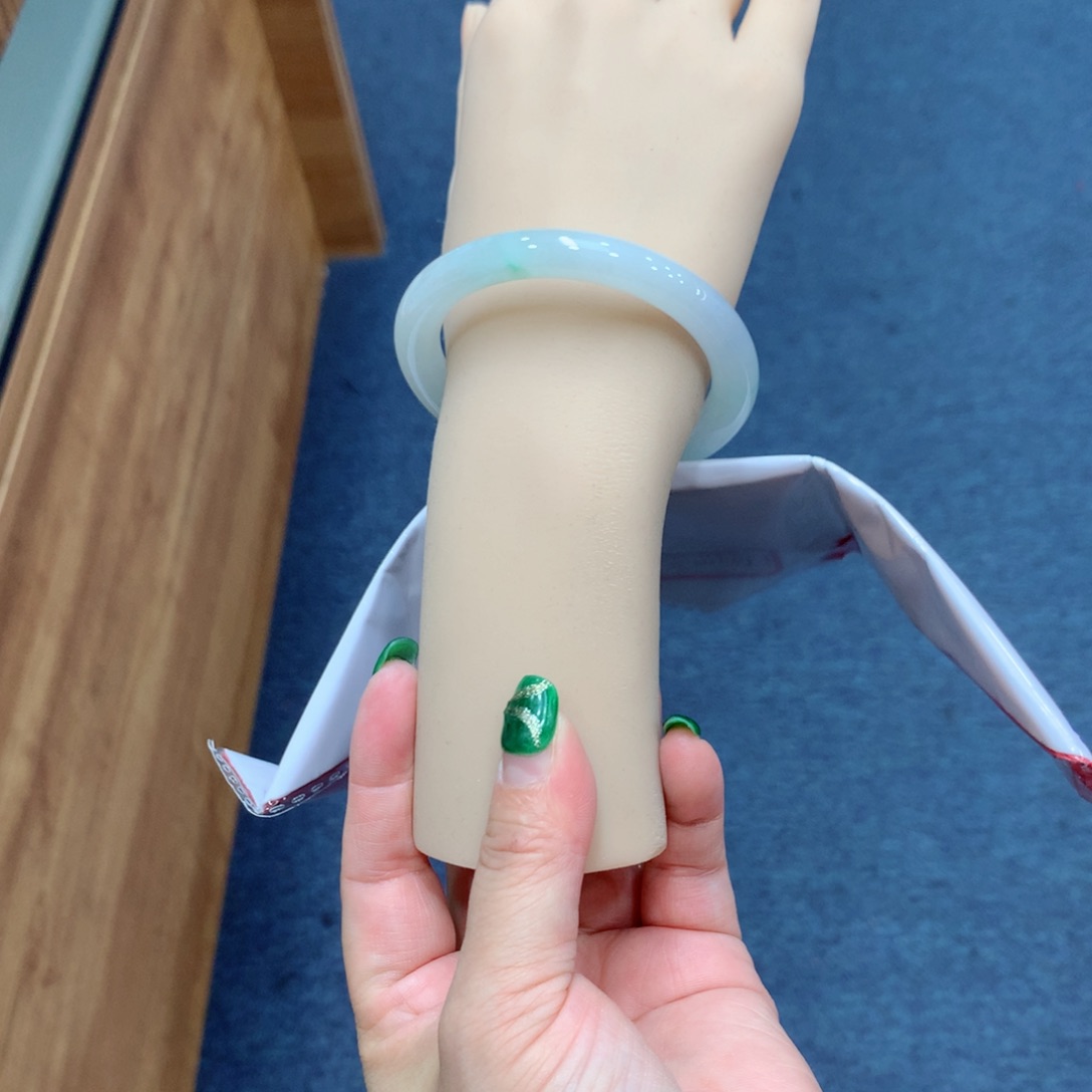 未镶嵌手镯（圆镯）翡翠