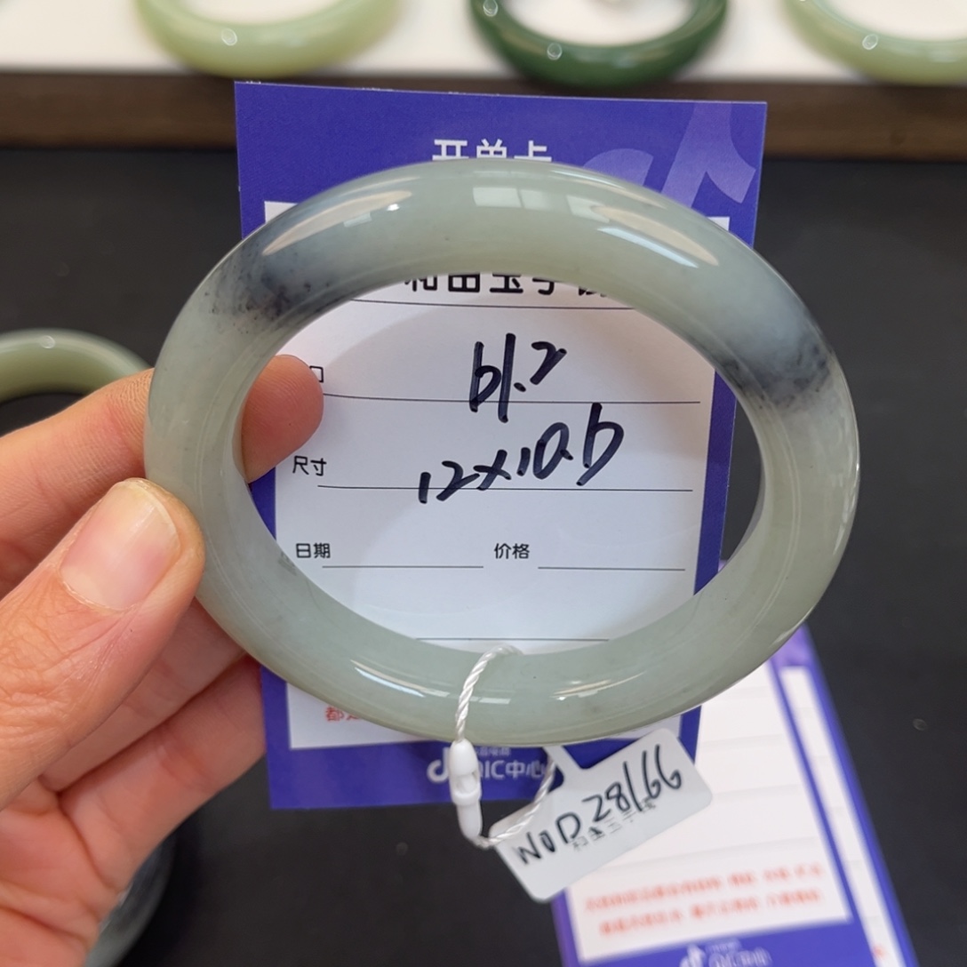 ╭***意和田玉未镶嵌手镯