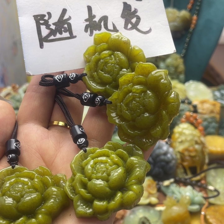 蛇纹石玉合金颈饰