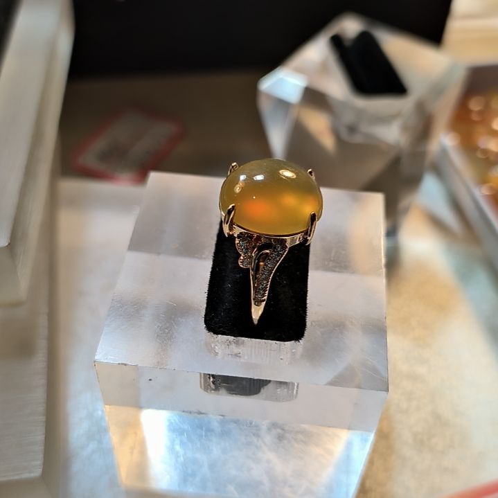 田***头石英岩玉未镶嵌戒面