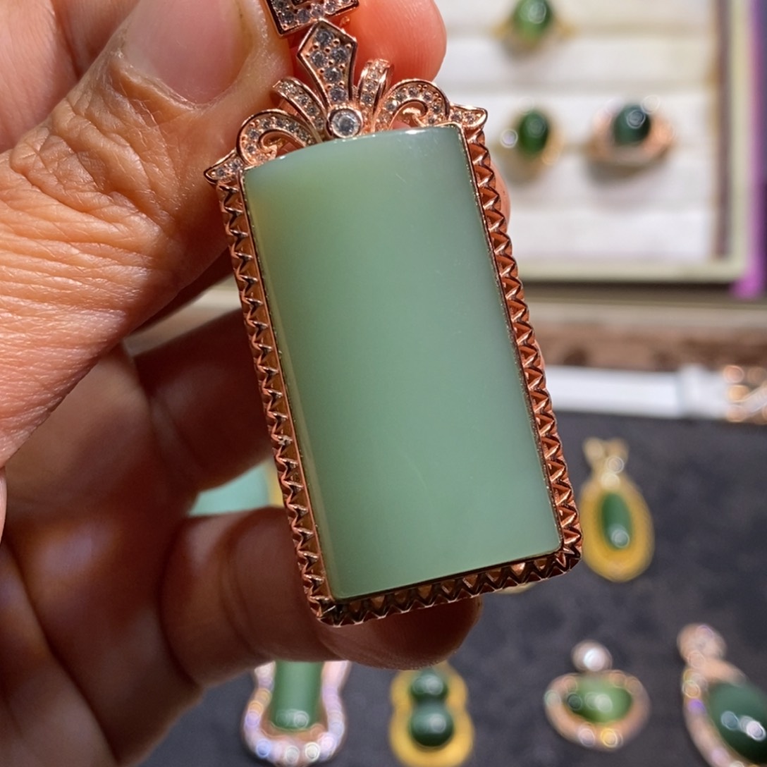 和田玉（碧玉）颈饰银S925镀金镶嵌