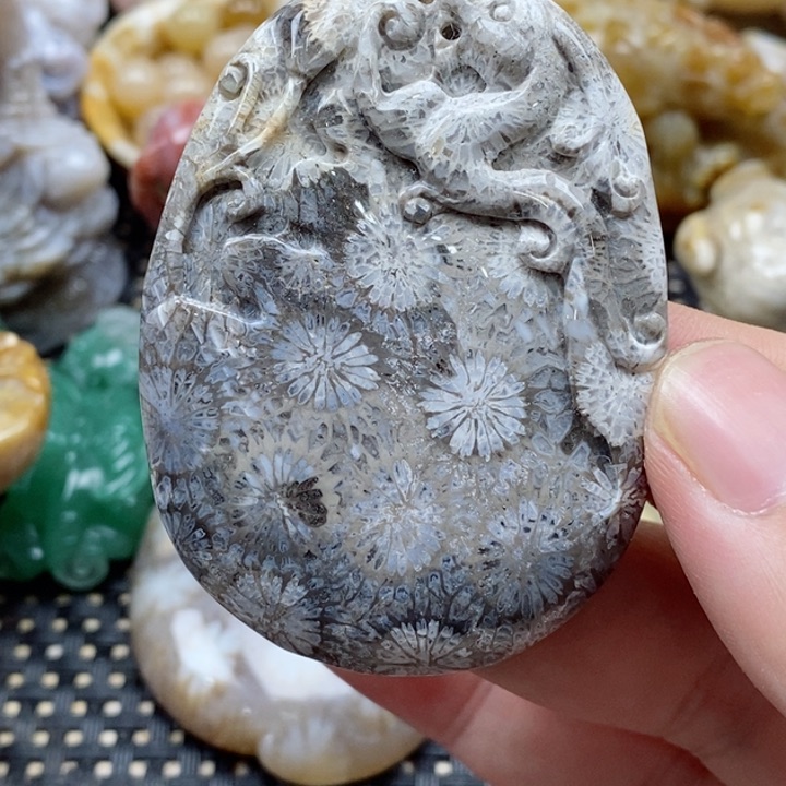 硅化珊瑚（珊瑚玉）颈饰未镶嵌