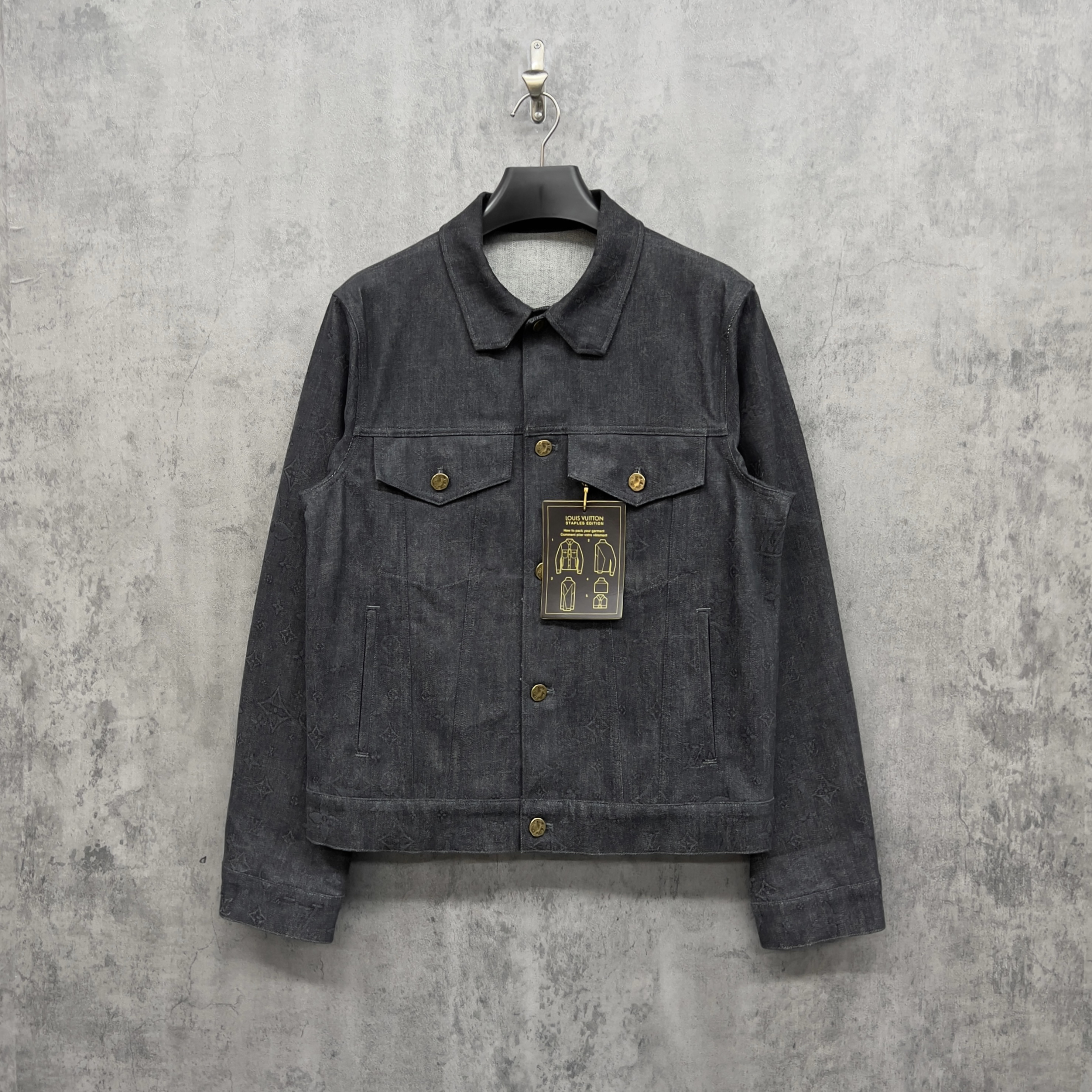 未使用 LouisVuitton/路易威登 Lv满刺绣Logo牛仔夹克/ZK884/50码