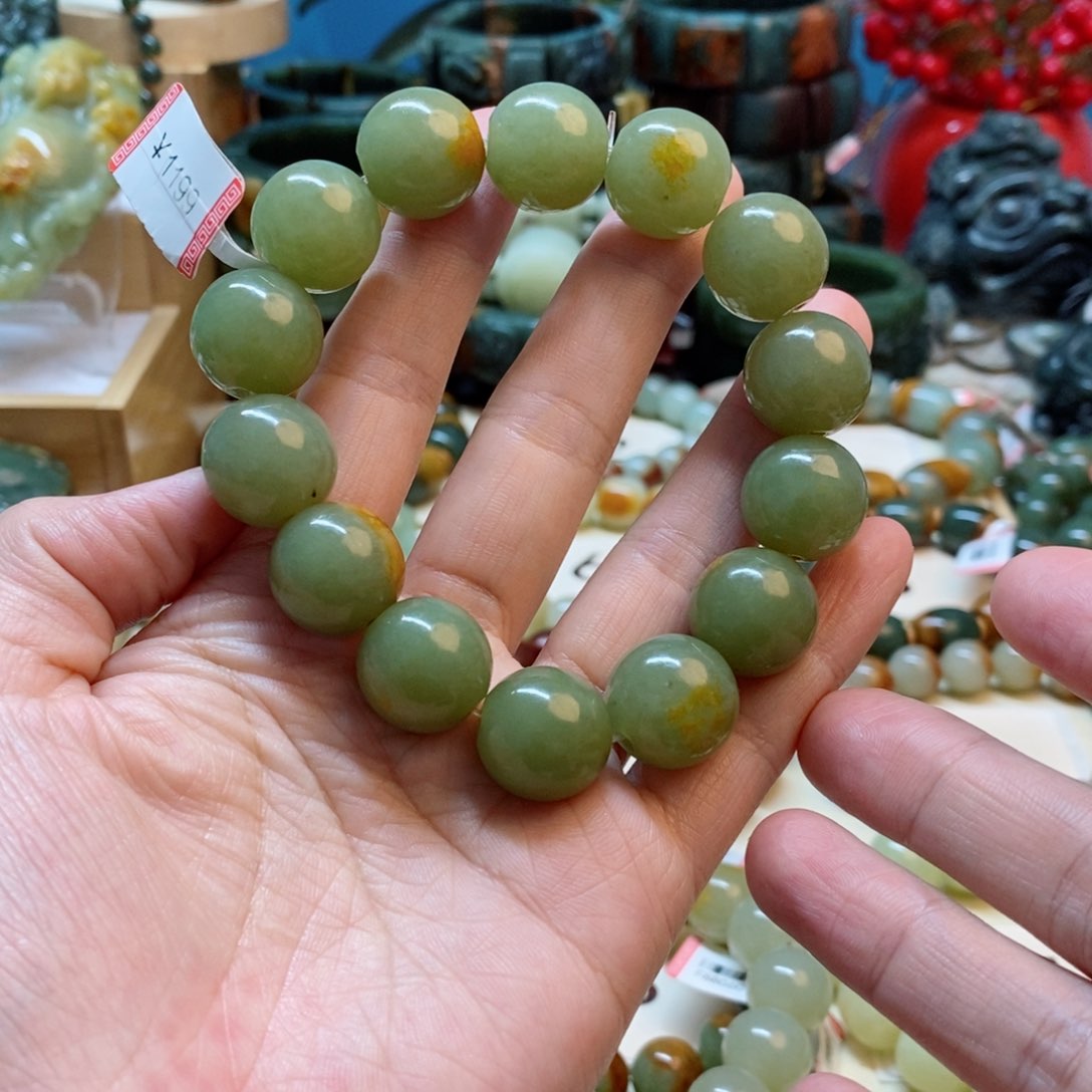 透闪石质玉手串未镶嵌