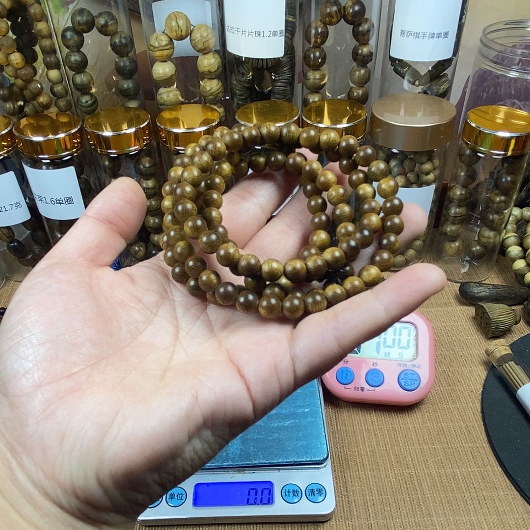 潇****7文莱0.7个克咯哦呃呃呃呃