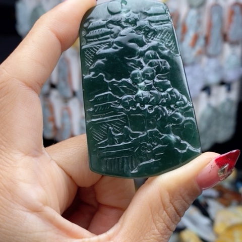 翡翠颈饰未镶嵌翡翠