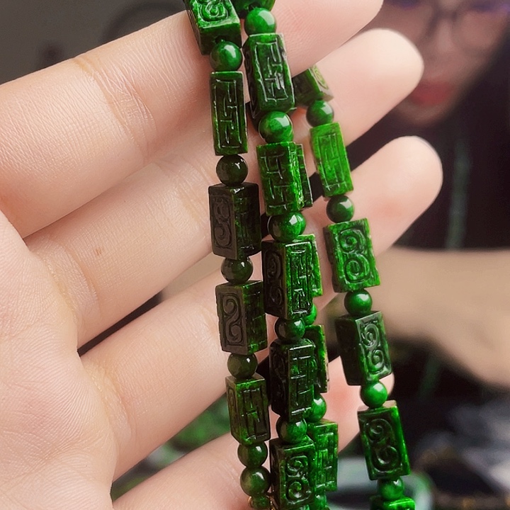 翡翠未镶嵌颈饰多样性