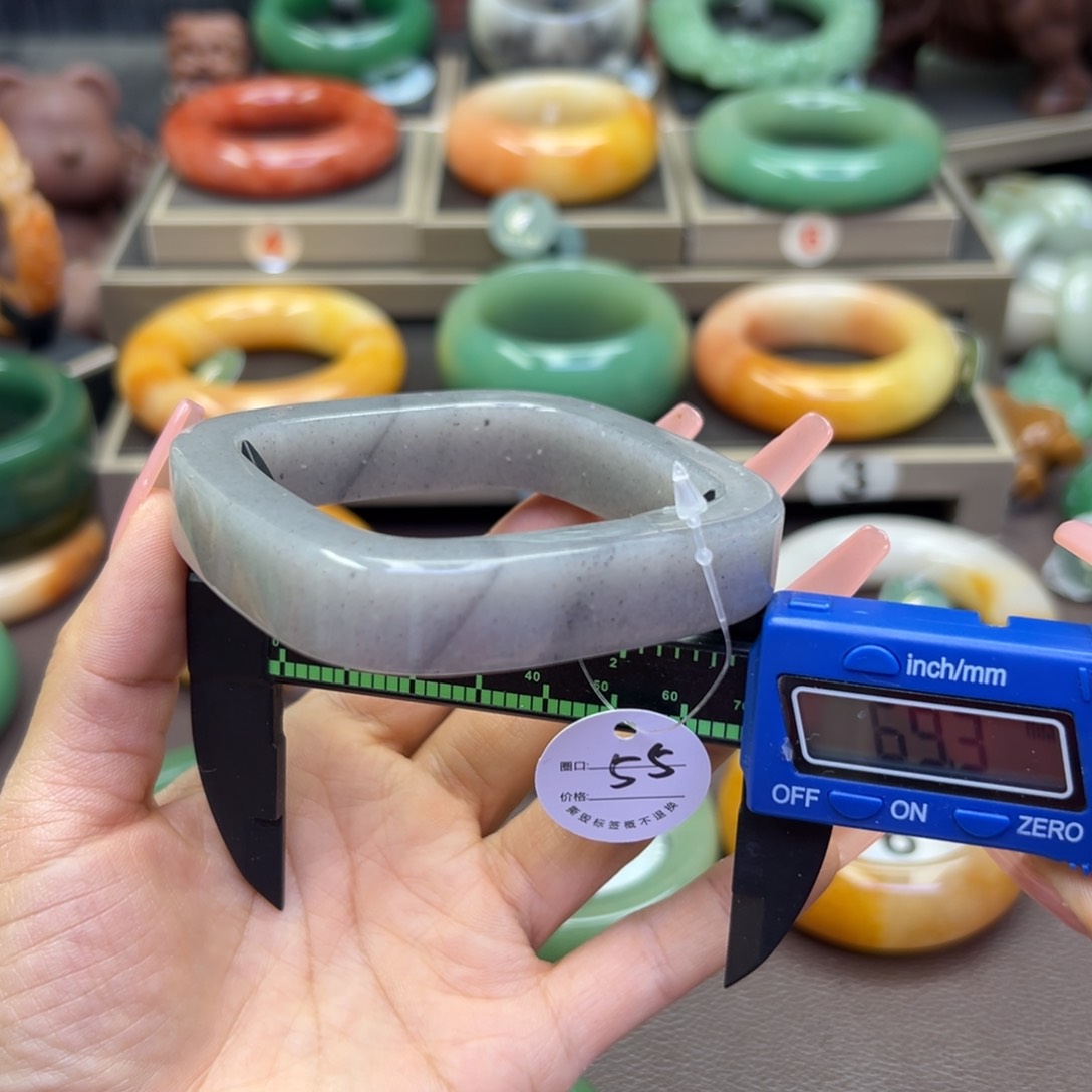 未镶嵌手镯石英岩玉