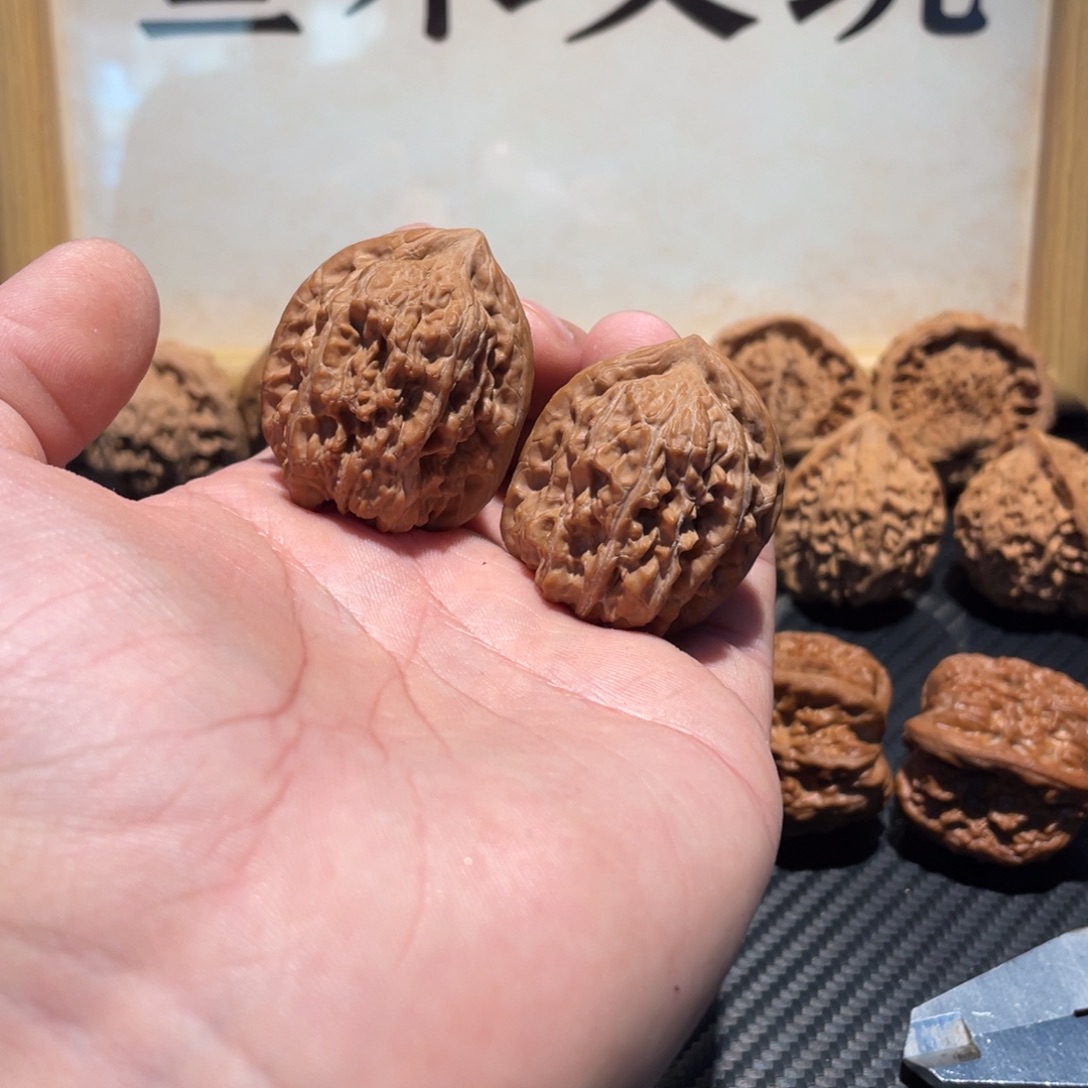 海***装文玩核桃吊坠赤龙鸡心