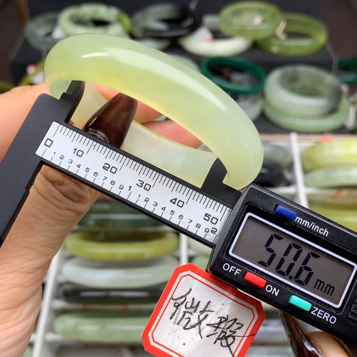 蛇纹石玉未镶嵌手镯893