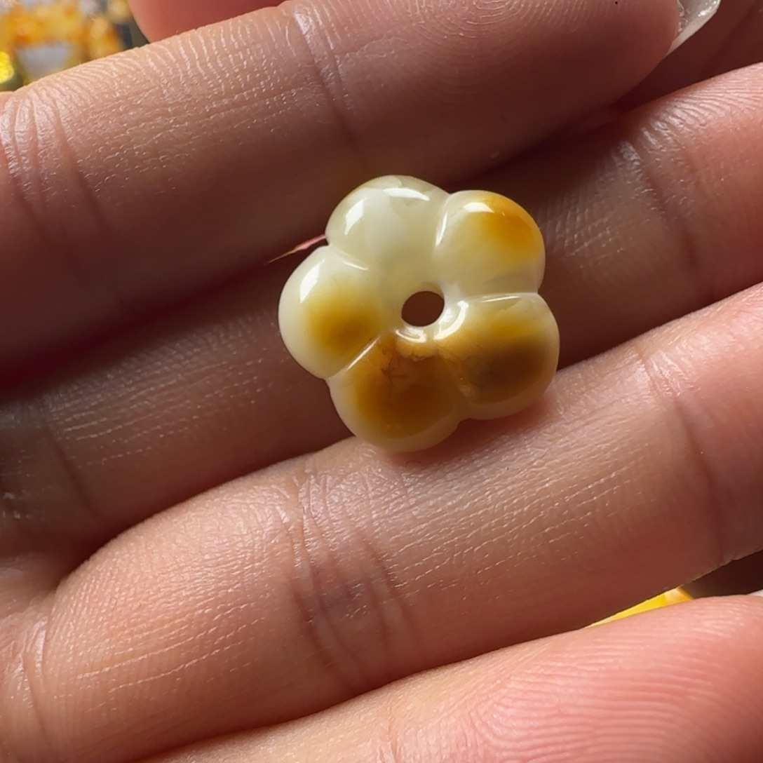 和***ꮤ蜜蜡未镶嵌颈饰白蜡俏色花花吊坠