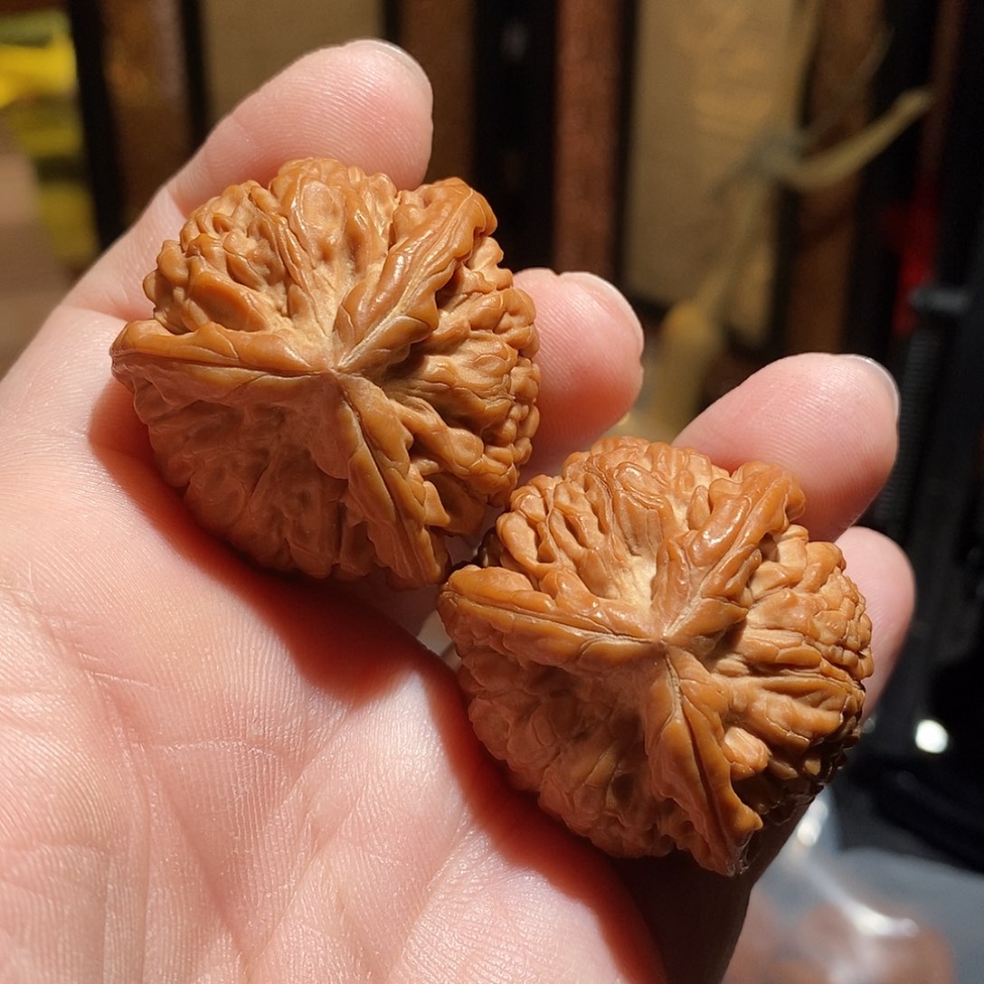 文玩核桃把件皇***桃40莲花三棱